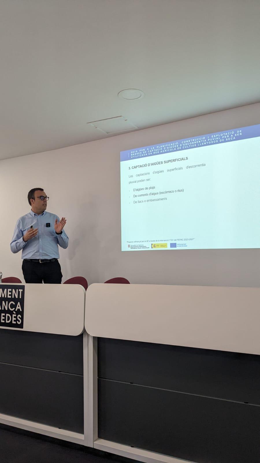 Narcís Pi fent la presentació
