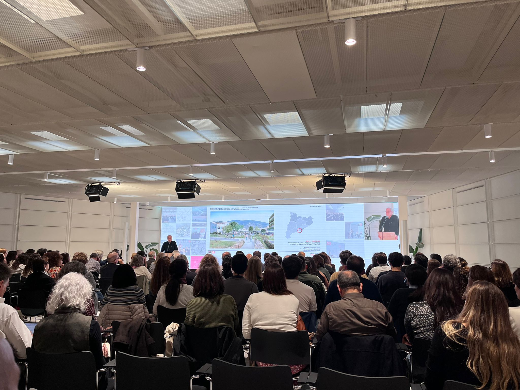 presentació a l'Agora